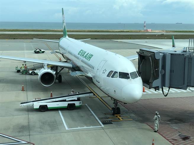 金門縣府3／10起一連5天調查鄉親尚未訂妥機位的人數，據以協調民航局及航空公司加開加班機。（李金生攝）