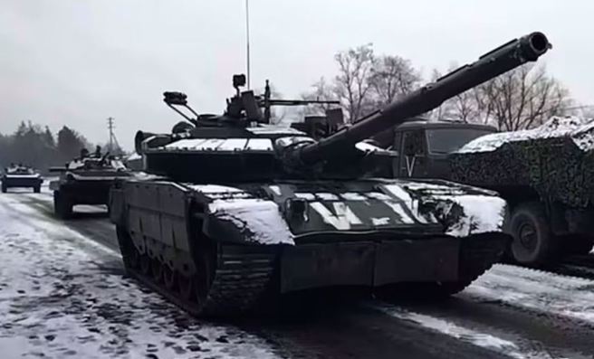 俄罗斯坦克车队3月7日卡在乌克兰首都基辅郊区的画面。（俄罗斯国防部）
