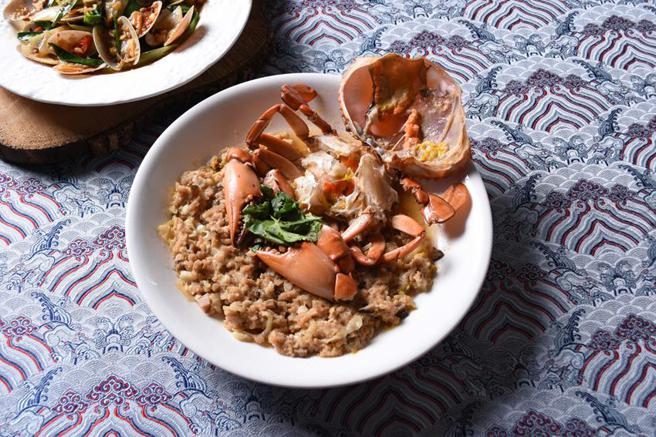 （台北圆山饭店金龙餐厅3月12日起推出「蜑家菜」，图为「红蟳花胶蒸肉饼」。图／圆山饭店提供）