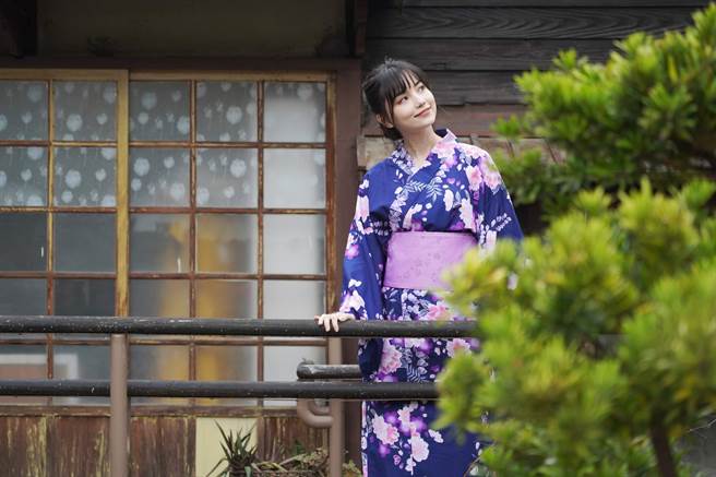 為行銷嘉義縣平原區觀光特色，嘉義縣文化觀光局邀日媒讚譽「千年一遇美女棋士」黑嘉嘉走訪嘉義特色景點，拍攝觀光形象影片。（嘉義縣政府提供／呂妍庭嘉義傳真）