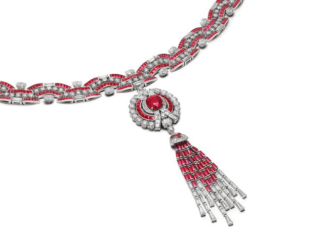 林心如的英文名是RUBY，因此佩戴宝格丽Magnifica系列RUBY Metamorphosis顶级红宝石项炼，1亿9913万9000元。（BVLGARI提供）