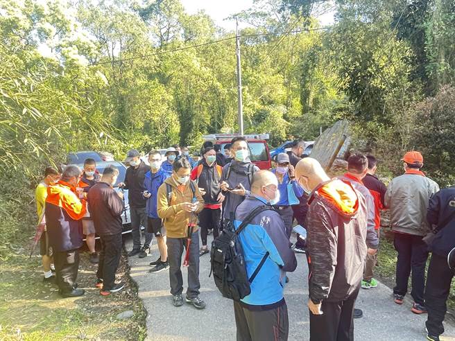 台南市政府消防局第一救災救護大隊9日到「台南最高峰」關子嶺大凍山辦理加強山域救援能力和救災器材操作訓練。（台南市消防局提供／張毓翎台南傳真）