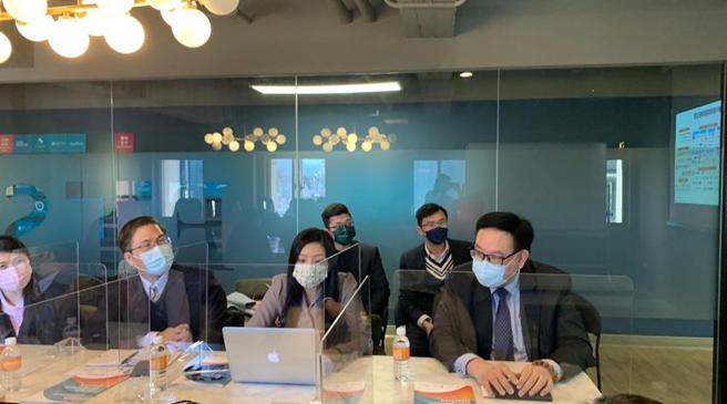 （臺企银创投于8日拜会「金融科技创新园区FinTechSpace」，就金融科技创新生态系广泛交换意见，企盼未来双方建立更紧密的合作关系。图／资策会提供）