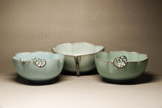  锔瓷金缮艺术家陈高登将这项古早街头巷弄挑担走喊的民间技艺，升华为艺术创作的修为。(黄子明摄)