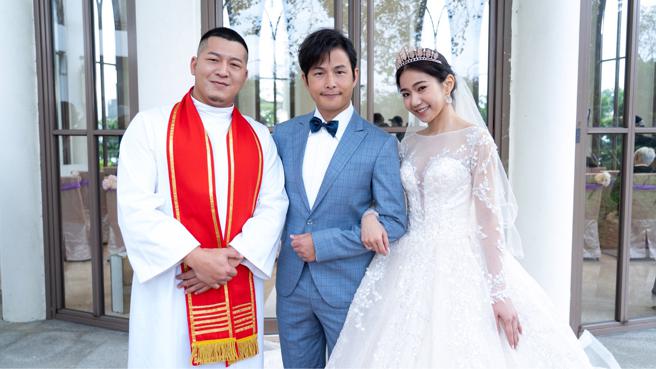 草爺（左起）日前拍攝新歌MV，邀來孫協志、張家寧、張勛傑合作對戲。（紅心字會提供）