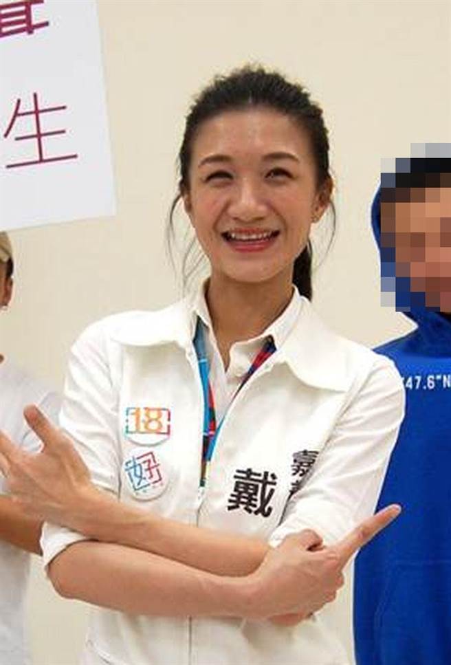 嘉义市美女议员戴寧问政理性。（廖素慧摄）