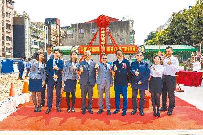 年丰建设于捷运大桥头站新案「年丰有邻」，3月初举行开工动土仪式。 图／业者提供