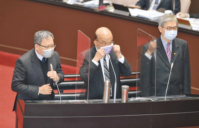 针对台股波动，行政院长苏贞昌（中）与财政部长苏建荣（左）8日在立法院表示会持续关心，国安基金有必要时自当运作。（姚志平摄）