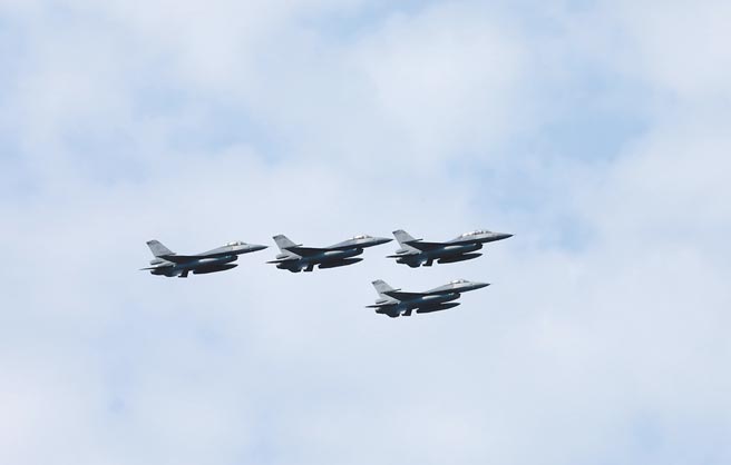 近年因共機擾台頻繁，空軍嘉義基地戰機起落次數增加，位於航空噪音防制區的住戶向環保局陳情，要求重新監測噪音數值和級別。（讀者提供／呂妍庭嘉義傳真）