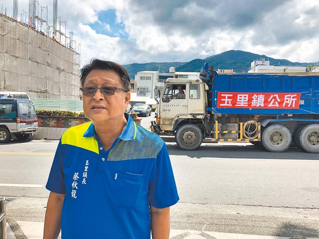 花蓮縣玉里鎮長蔡秋龍疑涉貪汙，昨與妻子、鎮公所建設課長及相關承辦人共4人，遭花蓮檢調單位搜索、約談。（資料照／羅亦晽花蓮傳真）