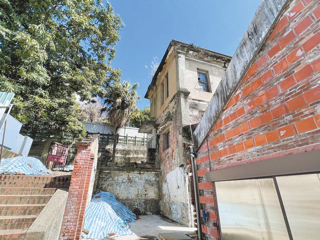 淡水区日商中野宅为百年前日据时期建筑，市府近期着手修復，预计明年6月完工，后续将打造成淡水商业主题的展示馆。（蔡雯如摄）