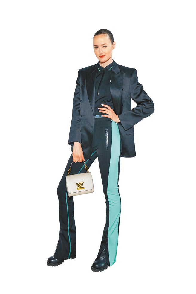 蕾娜特瑞因斯夫以萤光点缀的裤装造型，帅过全场。（LV提供）