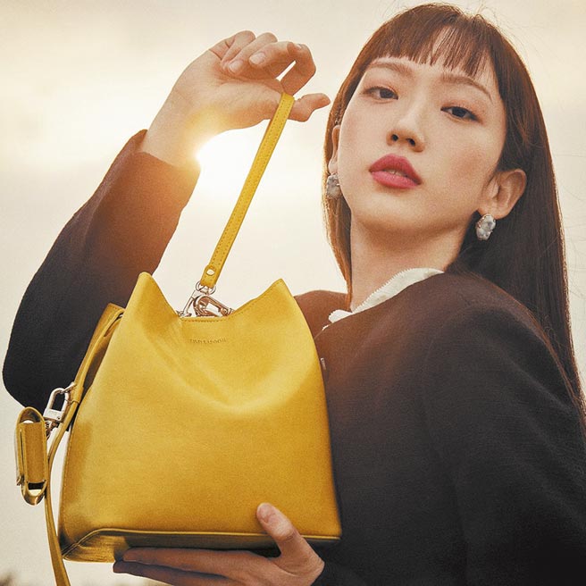 京站迎来全台首柜的Find Kapoor，20日前商品全面9折，单笔消费满6000元赠限量100份品牌独家购物袋。（京站提供）