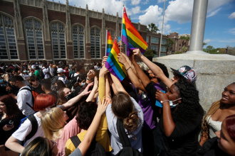 美佛州通過「不說同性戀」法  高中生罷課抗議