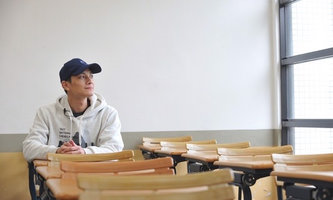 20岁确诊淋巴癌、留日梦想中断　自费抗癌药「打一针20多万」，他曾自问：我值不值得？(图/康健杂志提供 陈德信摄)