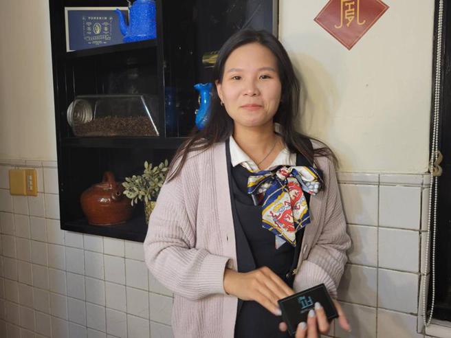 （新任的高雄市房屋市场调查协会理事长黄诗萱，10日公布高雄三二九檔期推案，至少具有三大特色。图／顏瑞田）