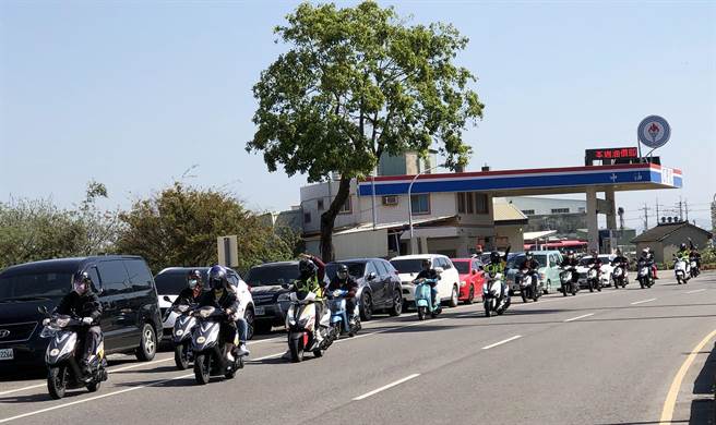 2022不老骑士为爱千里10日从台中市热血启程！近午抵达大甲区仁馨乐活园区。（陈世宗摄） 