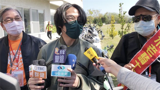 音乐鬼才卢广仲担任公益大使，忙碌之余，仍不忘投身公益。（陈世宗摄）