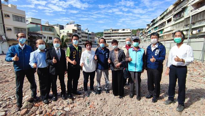 河濱社區都更，未來北側將因此擁寬達10米計畫道路及5米通學道，鼓岩國小校地也得以整併零散校地。（高市都發局提供／袁庭堯高雄傳真）