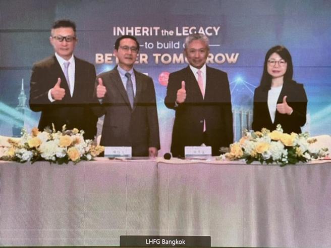 （LHFG金融集团于泰国曼谷暹罗凯宾斯基酒店(Siam Kempinski Hotel Bangkok)举办庆祝活动，由经营团队偕同中国信托银行主管与泰国当地多位领袖人士、客户共同见证荣耀时刻，与台湾连线举办记者会。图／魏乔怡）