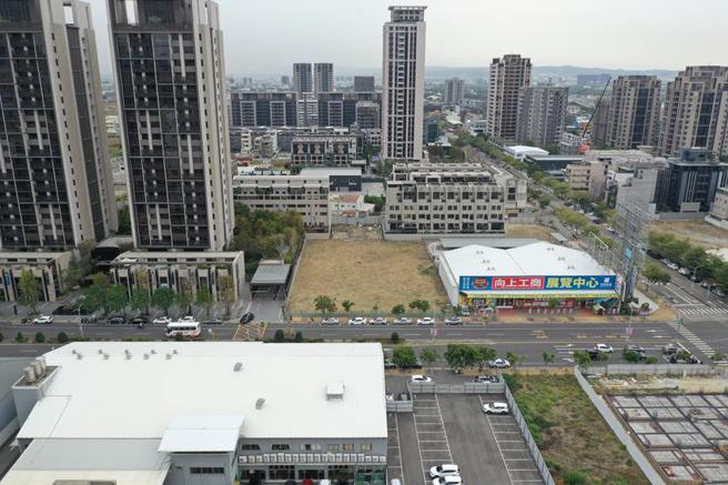 （台中囊括去年全台土地成交金額的4分之1強，高力國際將於5月公開標售最熱門戰區之一的單元2、向上路占地逾千坪土地。圖／高力國際提供）