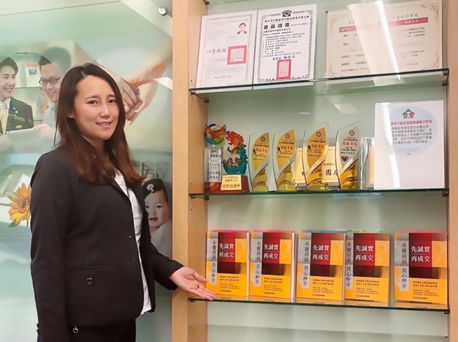 许芝瑜经纪人指出，许多民眾倘若不慎购入投机客用装潢掩盖屋况瑕疵的房子，不但可能买贵，还要额外支出一笔修缮费。建议选择提供具体保证的房仲业者，才能保障消费安全。(图/永庆房屋提供)