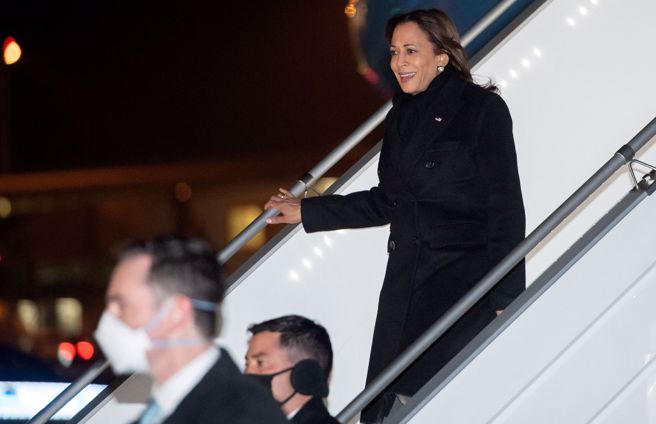 美国副总统贺锦丽访问华沙，感谢波兰接纳数以十万计的乌克兰难民。(图／路透社)