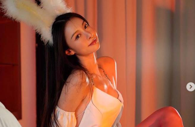 李元玲火辣扮兔女郎。（图／取材自李元玲Instagram）