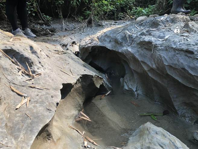 石牌坑亲水步道内拥有终年不断的涌泉水脉。（彰化市公所提供／吴敏菁彰化传真）