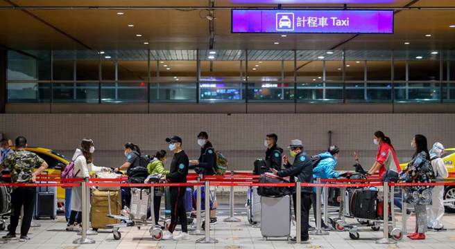 一名男网友好奇，未来开放出国，大家会比较想去哪个国家。（示意图／本报系资料照）