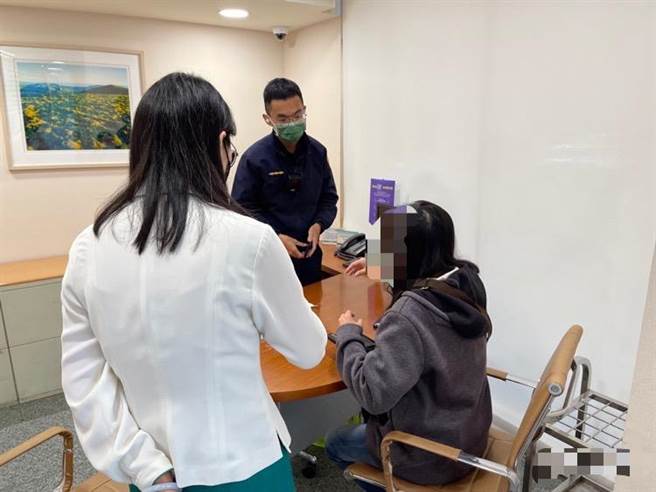 林女旅美30年却迷信网友可「隔空改运」，到银行险匯出改运金。（读者提供／程炳璋台南传真）