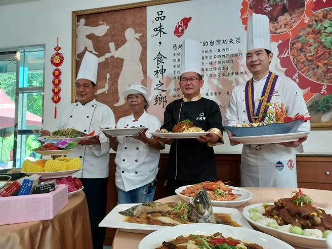 观光局强调，往年的办桌宴一推出就预订秒杀，想要品尝总舖师道地精致手路菜，要把握机会抢订，避免向隅！(高雄市观光局提供／林雅惠传真)