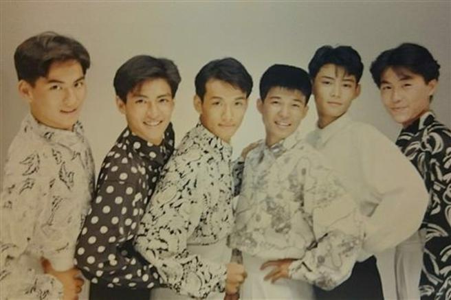 当时火红的偶像团体红孩儿因当兵问题解散。(图/取自王海轮脸书)

