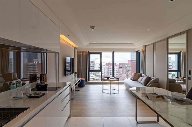 瀚寓酒店旗下的尊榮套房，訴求1房1廳搭配簡易烹飪設備，奢華配備受到許多名人青睞。（翻攝自瀚寓酒店）