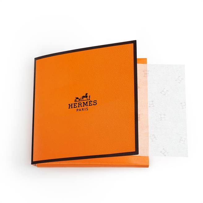 愛馬仕Hermès Plein Air 底妝系列絲柔吸油面紙 100 sheet，1400 元。（愛馬仕提供）