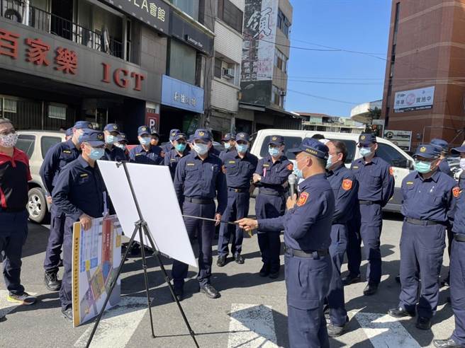 彰化縣警察局長吳坤旭今天率各科室主管，會勘大肚溪橋南端、民生地下道、南瑤宮、永樂街天后宮等，大甲媽過境熱點，針對地形特徵，提前戰略部署，強調「暴力零容忍」。（彰化縣警察局提供／吳敏菁彰化傳真）