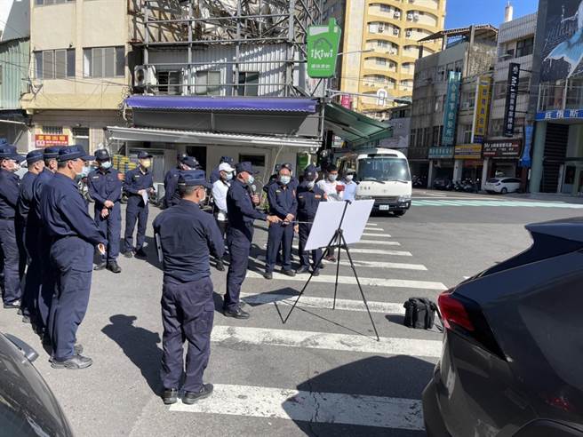彰化縣警察局長吳坤旭今天率各科室主管，會勘大肚溪橋南端、民生地下道、南瑤宮、永樂街天后宮等，大甲媽過境熱點，針對地形特徵，提前戰略部署，強調「暴力零容忍」。（彰化縣警察局提供／吳敏菁彰化傳真）