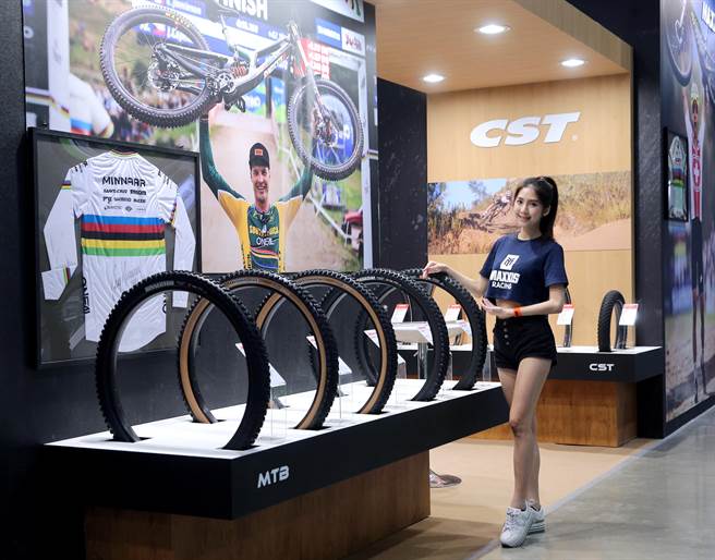 国内轮胎大厂正新轮胎，针对自行车推出多样化的内外胎，旗下的「MAXXIS玛吉斯」品牌曾连续7年蝉联「台湾十大国际品牌」。（黄世麒摄）