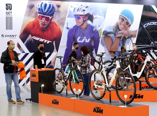 台北国际自行车展（TAIPEI CYCLE）实体展及线上展「TAIPEI CYCLE DigitalGo」9日同步开展，邀集国内外多家自行车大厂参展。（黄世麒摄）