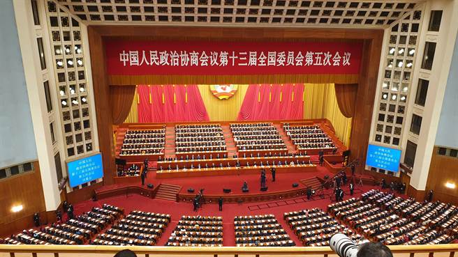 大陆全国政协会议今天闭幕，通过政治决议，坚持一中和九二、坚决反对台独。（蓝孝威摄）