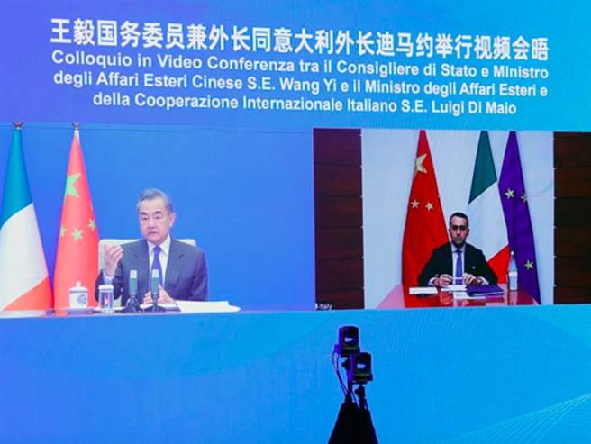 中国国务委员兼外长王毅今天（10日）应约和义大利外长迪马约举行网路视讯会晤，双方重点就当前乌克兰局势交换意见。（中国外交部官网）