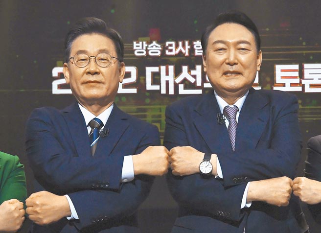 韓國總統大選將揭曉，反對黨國民力量黨尹錫悅（右）出口民調，與執政黨共同民主黨總統候選人李在明（左）形成拉鋸。（美聯社）