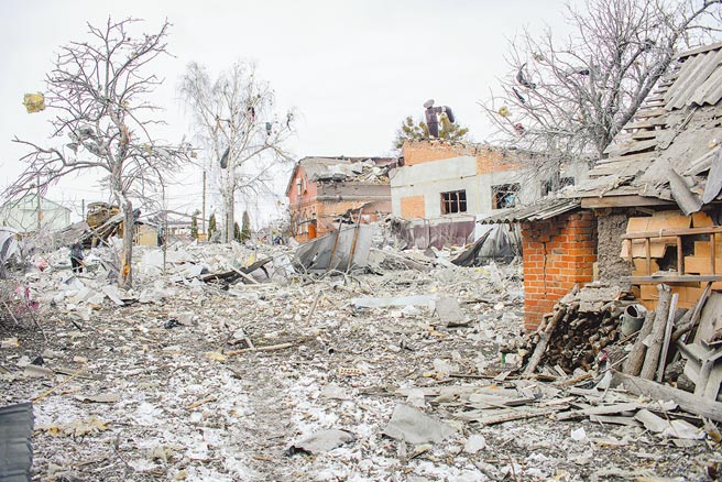 俄罗斯入侵乌克兰未如预期速战速决，但已造成乌克兰重创。（路透）