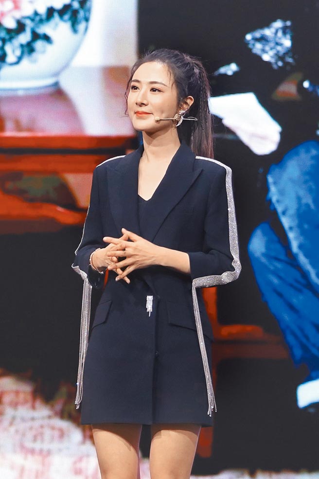 网路主播黄薇（网名：薇娅）涉嫌偷逃税款，遭追缴税款、加收滞纳金并处罚款共计13.41亿元人民币。（中新社）