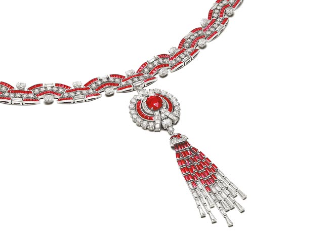 林心如的英文名是Ruby，因此佩戴宝格丽Magnifica系列RUBY Metamorphosis顶级红宝石项炼，1亿9913万9000元。（BVLGARI提供）
