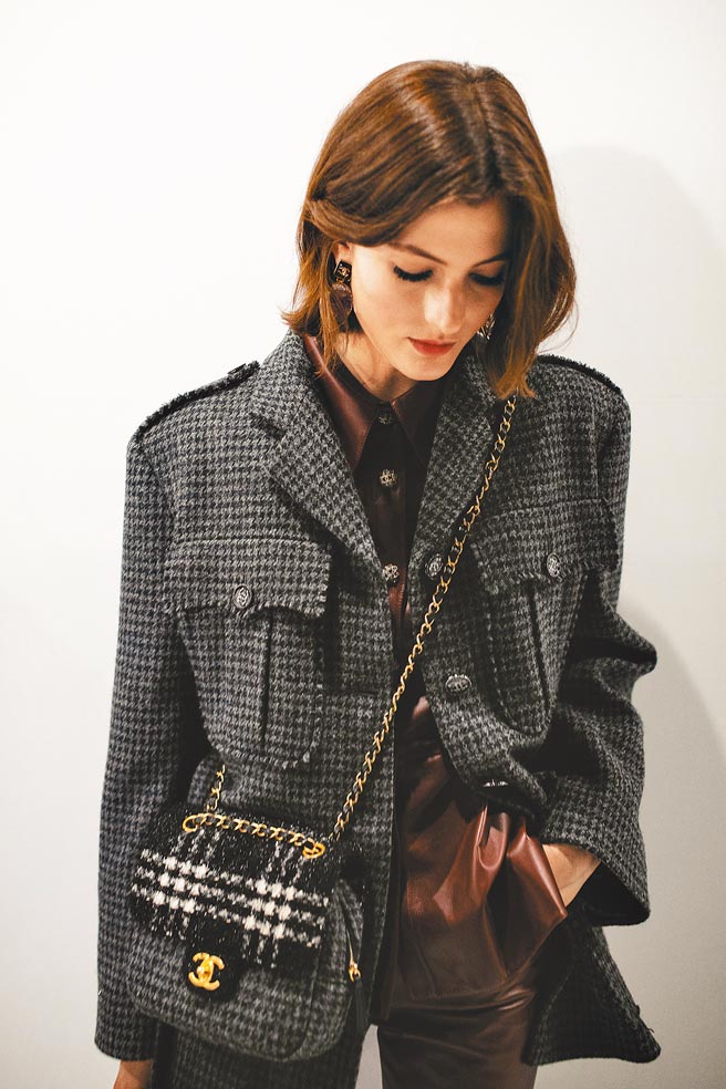 斜纹软呢外套是本季的重点之一。（CHANEL提供）