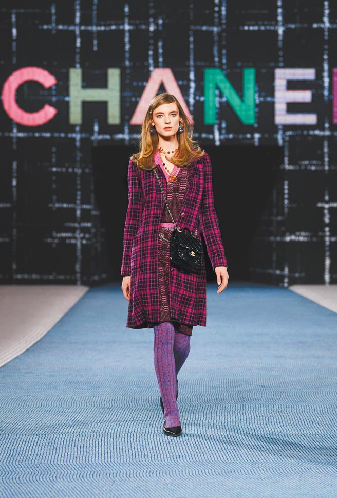 纹路与顏色的搭配，也受到River Tweed的启发而生。（CHANEL提供）