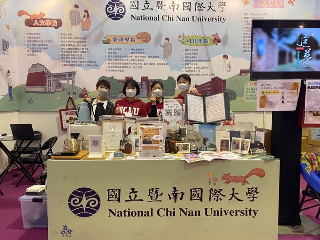 暨南大学线上专题讲座活动分为上下午两场次，上午场10:30开始，下午场13:30开始。(图/王雅芬摄)