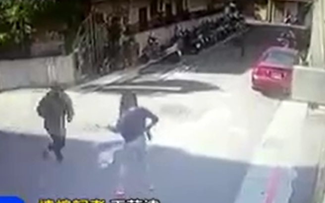 詹女遭人二次遭泼粪及沥青攻击，主嫌落网表示「泼错人了」。(中时资料库)