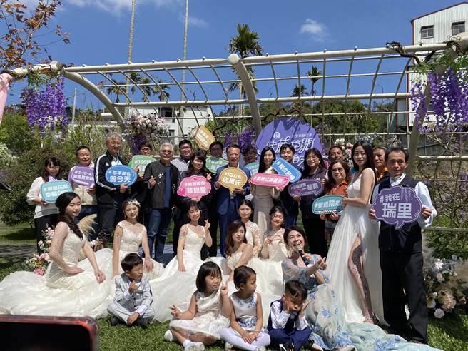 瑞里紫藤花季今天登场。（张亦惠摄）